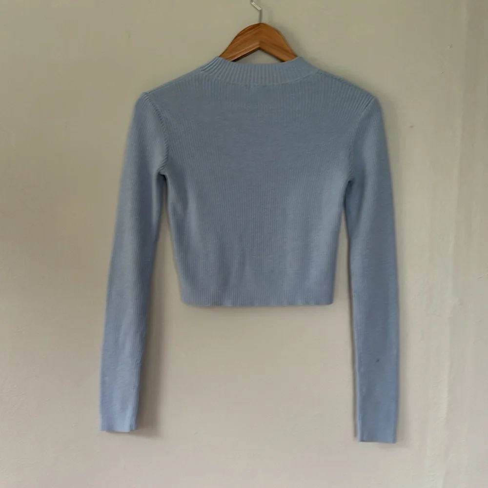 Brandy Melville Light Blue Ribbed Long Sleeve Top - Picture 4 of 4